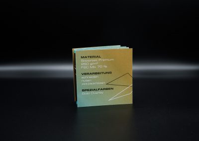 Mini-Booklet Flyer mit Golddruck und Leporello-Falzung